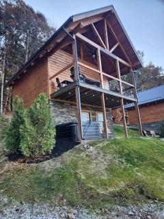 Group Friendly Cabin with Spa on the Deck in Ohio - 5