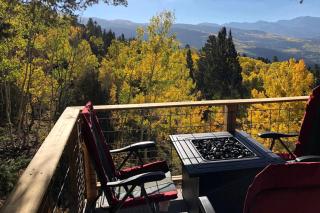 Off-Grid yet Modern Tree House in the Sangre de Cristo Mountains, Colorado - 1