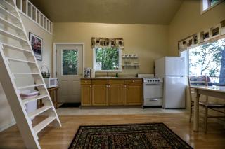 Spacious Waterfront Cabin Rental on the Shores of Cook Inlet, Alaska - 9