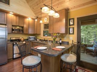 Classic American Getaway in a Lakeside Cabin near Detroit Lakes and Itasca State Park, Minnesota - 5
