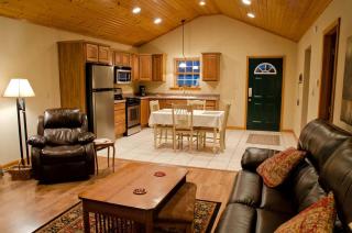Wonderful Lakefront Cabin with Hot-tub in Carbondale, Illinois - 9