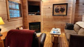 Serene Riverside Cabin Oasis Near New River, Virginia - Galax - 9