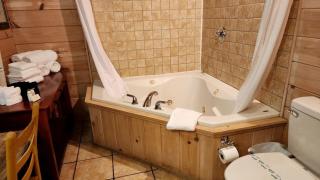 Serene Riverside Cabin Oasis Near New River, Virginia - Galax - 9