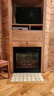 Serene Riverside Cabin Oasis Near New River, Virginia - Galax - 5