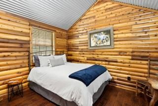 Stunning Riverfront Log Cabin Nestled Amidst Trees in Nashoba, Oklahoma - 7