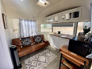Pet-Friendly Airstream Adventure in Colorado, Perfect Glamping Escapes in Grand Junction - 4