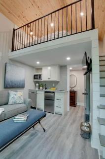Lofted Romantic Tree House Immersed in Nature in Alabama - 6