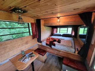 Cozy Tiny House on Working Farm, for Fun Glamping Trips in Kentucky - 4