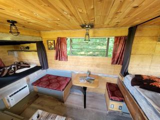Cozy Tiny House on Working Farm, for Fun Glamping Trips in Kentucky - 5