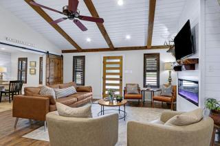 Luxurious Rental with Private Yard and BBQ in Wimberley, Texas - 9
