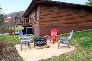 Cozy Mountain Cabin with Hot Tub & Scenic Views in Stanley, Virginia - 5