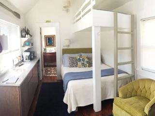 Serene Tiny House with a Big Charm for Glamping in Virginia - 8