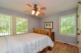 Stunning Beach Villa with a Private Hot Tub near the Lake in Saugatuck, Michigan - 5