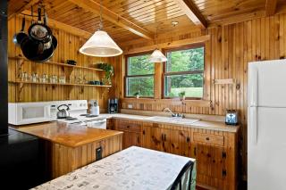 Cozy Cabin for Eight People with Lake Views near Plattsburgh - 8
