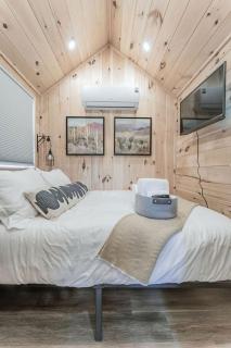 Charming Micro Home Escape: Unforgettable Glamping Experience in Colorado - 5