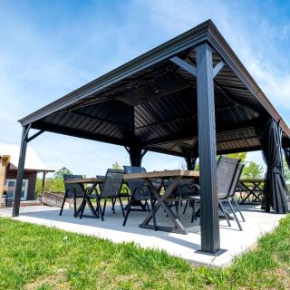Beautiful Tented Cabin Nestled Amidst Trees with Incredible Hiking Trails Near in Logan, Ohio - 9
