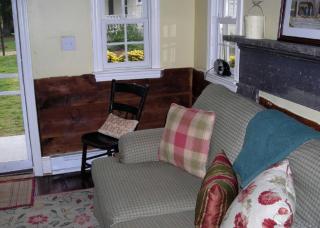 One-Bedroom, One-Bathroom Cottage Rental on a 250-Acre Cattle Farm near Appalachian Trail - 9