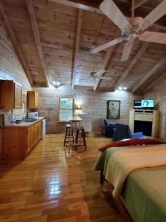 Tranquil Riverside Cabin Haven Near New River, Virginia - 9