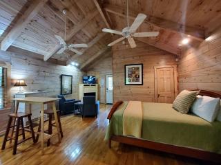 Tranquil Riverside Cabin Haven Near New River, Virginia - 2