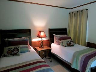 Charming and Cozy Cottage Rental in Secluded Woodlands near Mineola, Texas - 5