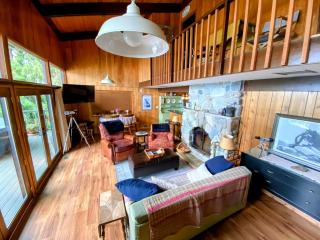 Dog Friendly Cabin on Lake Pend O'reille with Hot Tub and Lakefront Views, Perfect for a Family Retreat on the Lake - 5
