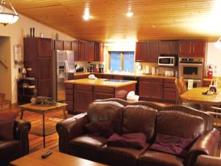 Secluded Lodge Rental for Large Groups in Lewis and Clark National Forest, Montana - 9