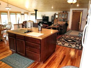 Secluded Lodge Rental for Large Groups in Lewis and Clark National Forest, Montana - 8