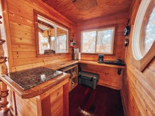 Stunning Tree House Tucked Away Among the Trees near Germantown, Kentucky - 2