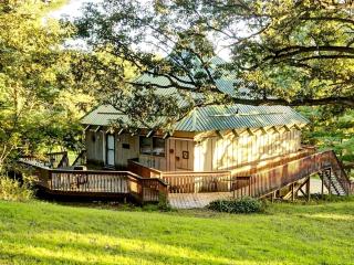Secluded Cabin Rental with a Wraparound Deck near Franklin Creek State Park, Illinois - 6