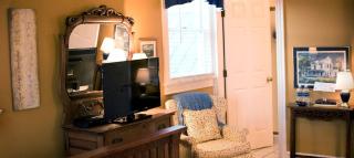 Weekend Getaway Room near the Peachbottom Mountains in North Carolina - 2