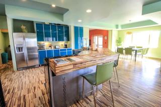 Colorful Cabin with Hot-Tub, Game Room and Gym in Montana - 3