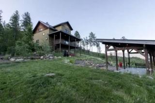 Colorful Cabin with Hot-Tub, Game Room and Gym in Montana - 1