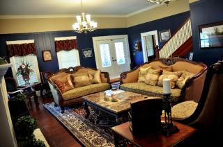 Luxurious Bed and Breakfast Vacation Rental for Large Groups in East Texas - 1
