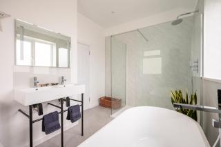 Stylish Tenby Townhouse, Steps from the Beach - 4