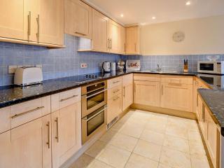 3 Bed in Chideock DC087 - 1