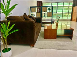 Spacious Luxury Stay by Corniche Beach - 1
