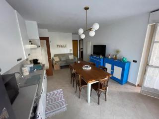 The apartment is complete with everything, including a garage! - 0
