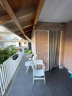 The apartment is complete with everything, including a garage! - 8