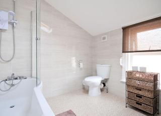 Brightwater 2nd floor Apartment for up to 6 guests near North Bay beach - Scarborough - 1