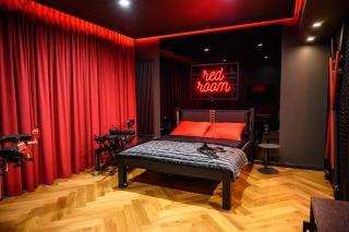 RedRoom - 9