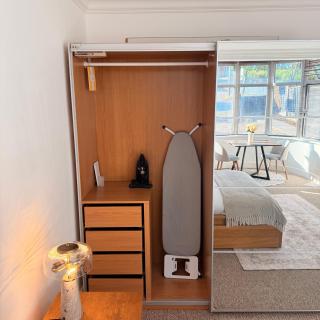 Modern 3-Bedroom Retreat Just Steps from Wembley Stadium - 5