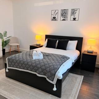Modern 3-Bedroom Retreat Just Steps from Wembley Stadium - 2