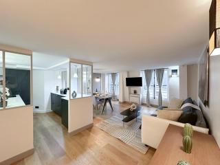Luxembourg Garden luxury AC apartment for 6 - 0
