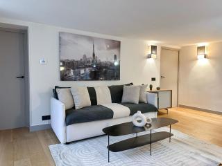 Luxembourg Garden luxury AC apartment for 6 - 7
