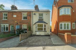 Spacious 3Bed home in Ascot, Sleeps 5, Parking - 6