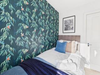 New No1 Saxon Way by Signature Stays - Upton Warren - 7