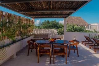 Elegant 3BR Penthouse Haven with Private Rooftop Pool & Jungle Views - 3