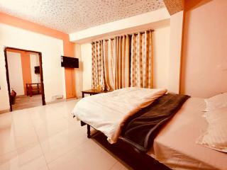 Hotel Giriraj Zirakpur - 2