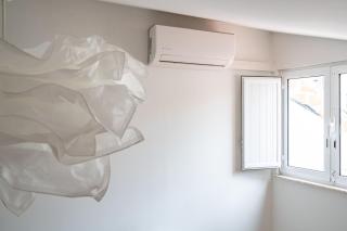 Cozy Ground Floor Studio with AC and Loft Bedroom - 1