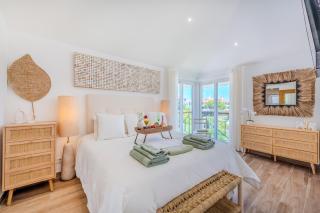 5 star Luxury SevenPines apartment with large balcony and 3 communal pool - 9